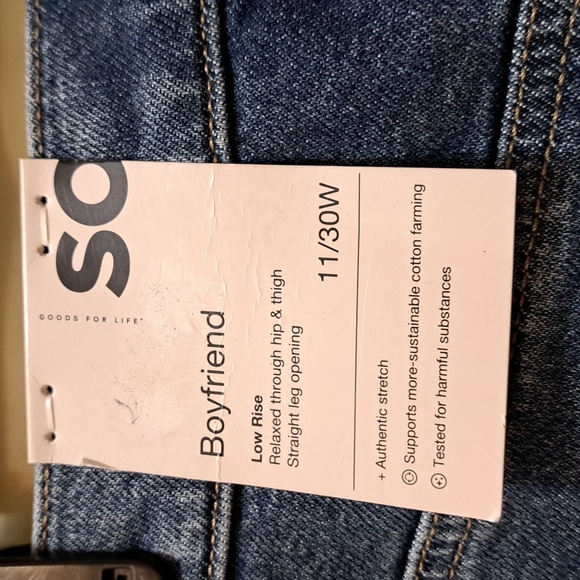 NWT SO Women's Boyfriend Low Rise Sz 11/30W Relaxed through hip & thigh jeans - Picture 3 of 6